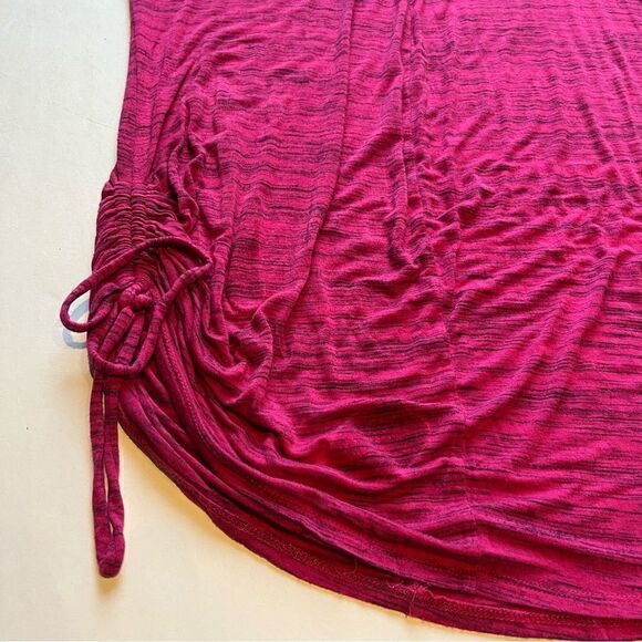 Motherhood Maternity Long V neck Top Size Medium Dark Pink black accents - Picture 8 of 9